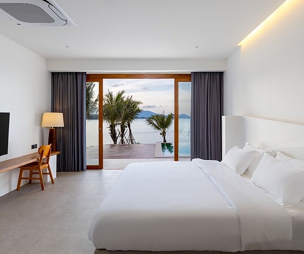 Deluxe Pool Access Room
