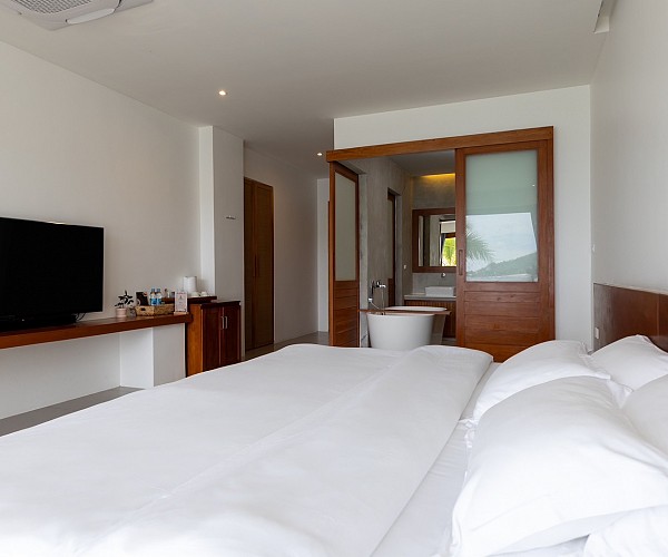 Superior Seaview Bathtub Room