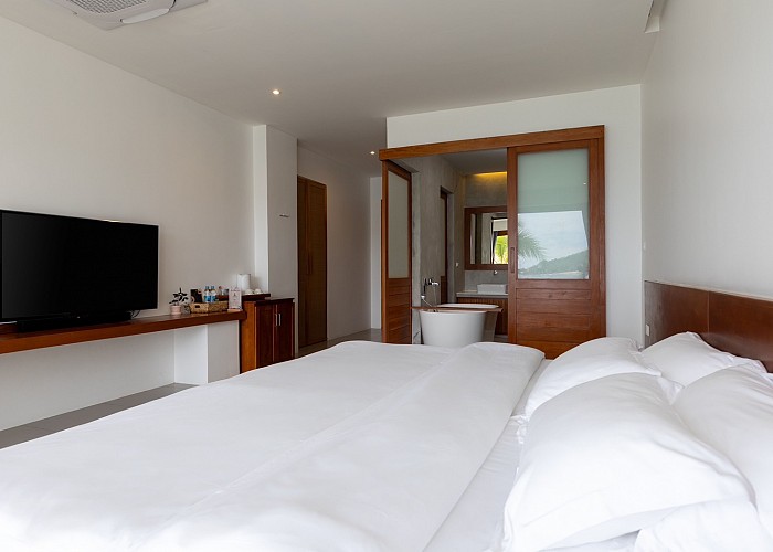 Superior Seaview Bathtub Room