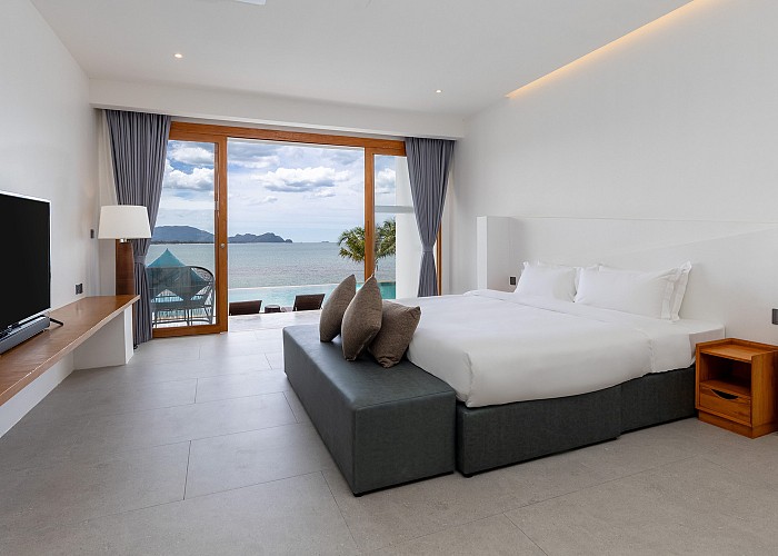 Deluxe Pool Access Room