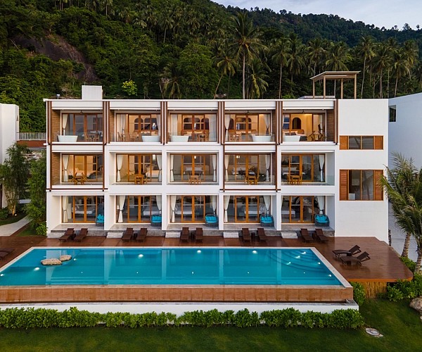 Deluxe Pool Access Room