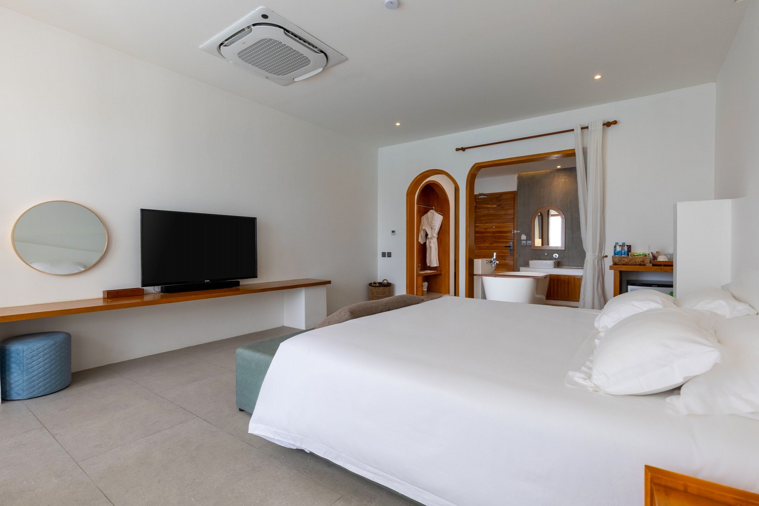 Deluxe Pool Access Room